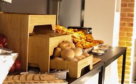 Suha Mina Rashid Hotel Apartment 4*